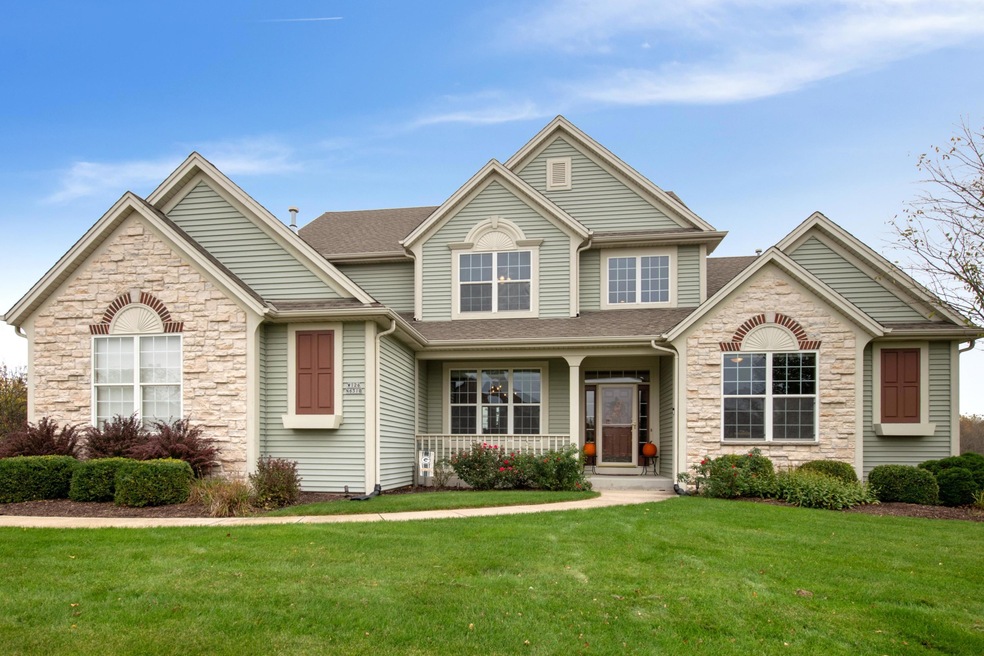 W126N6310 Parkway Dr, Menomonee Falls, WI 53051 - photo 1