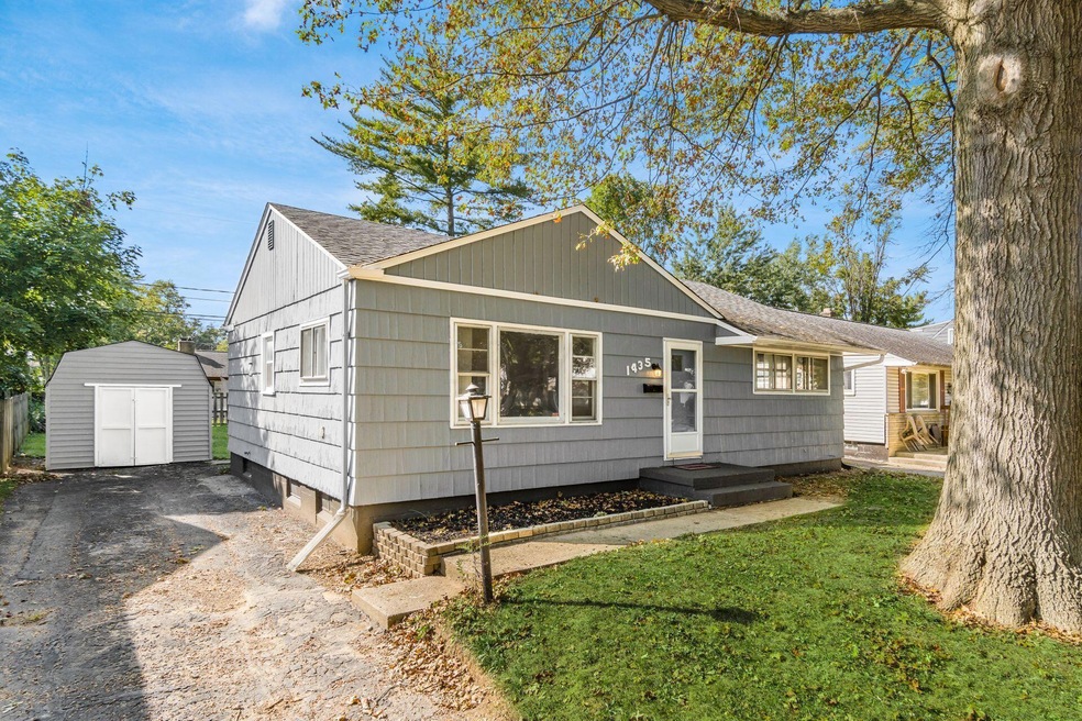 1435 S Weyant Av