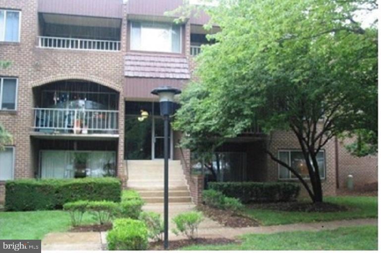 458 Girard St unit 398, Gaithersburg, MD 20877 - photo 1