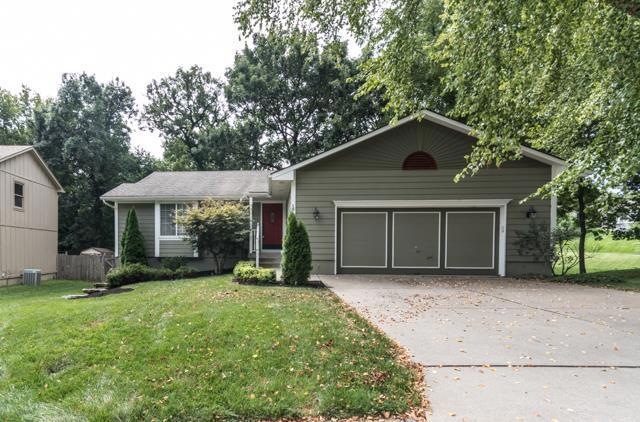Welcome to 17505 E 35th Terrace South.....Blue Spr