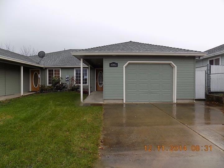 1082 Cherry St, Central Point, OR 97502 - photo 1