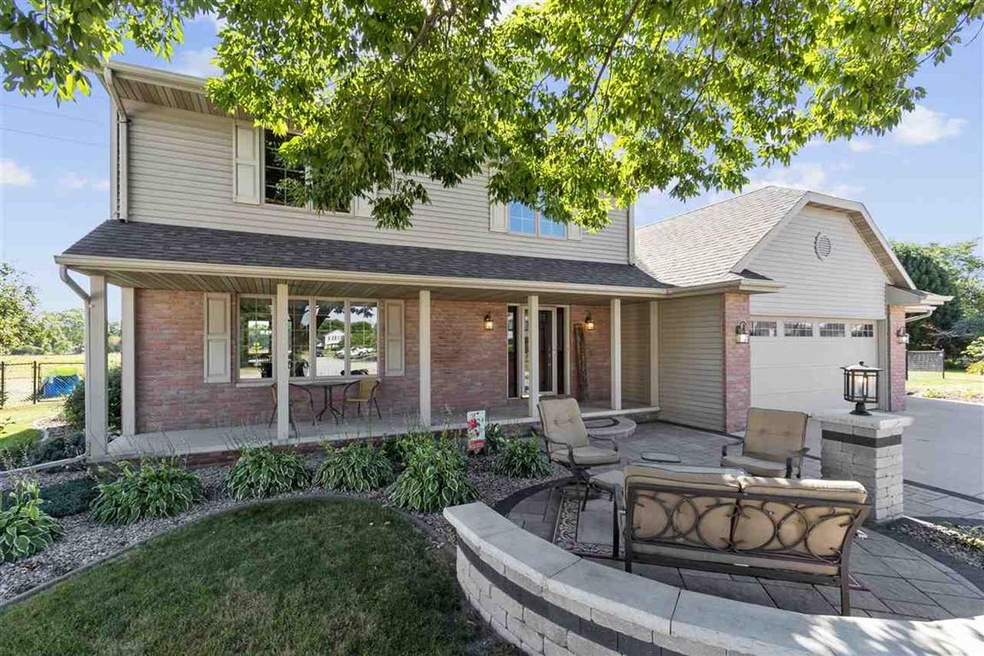 W6014 Coral Ct, Appleton, WI 54915 - photo 1