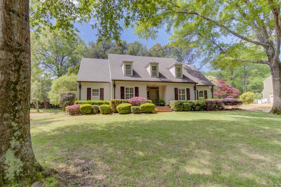 Beautiful Cove .35 Lot right in the Curve of the C