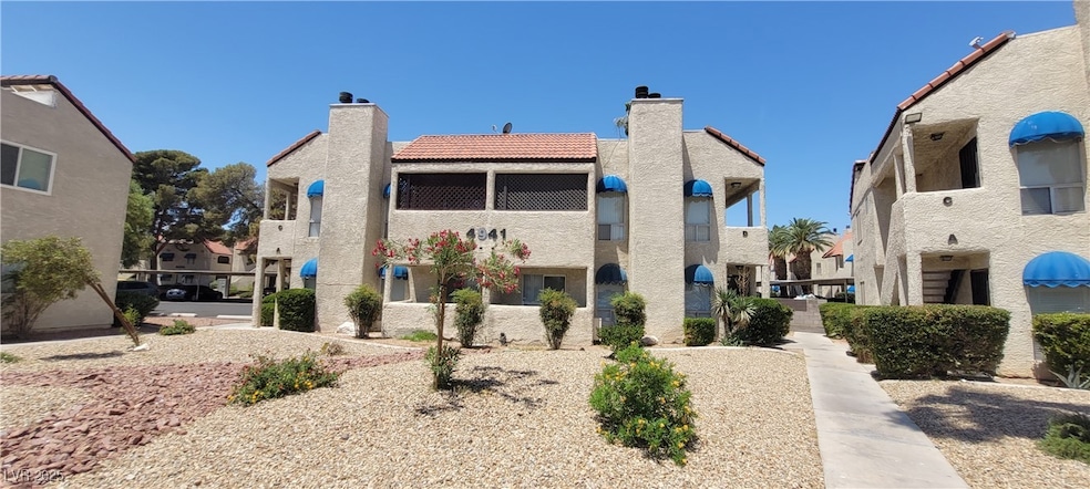 4941 Newport Cove Dr unit B, Las Vegas, NV 89119 - photo 1