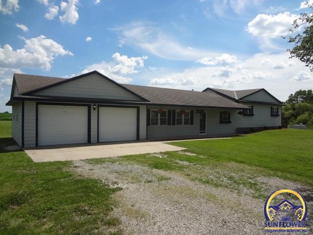 10045 SW 49th St, Topeka, KS 66610 - photo 1