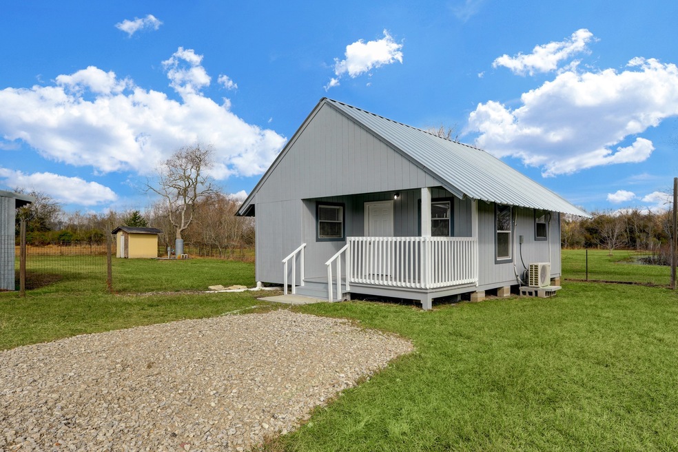 5806 S Highway 35, Alvin, TX 77511 - photo 1