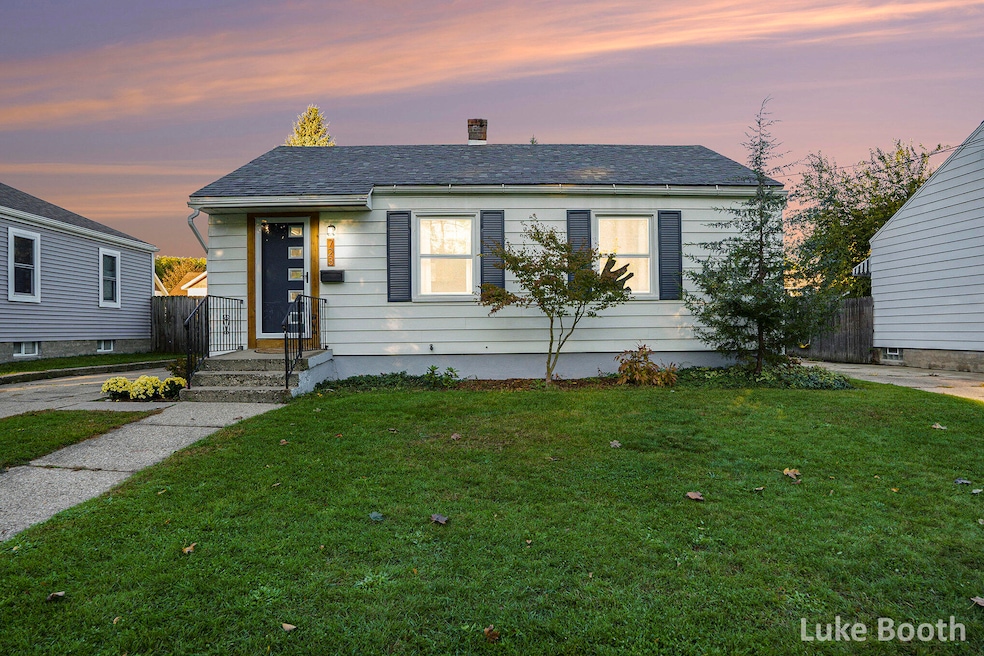 723 Powers Ave NW, Grand Rapids, MI 49504 - photo 1