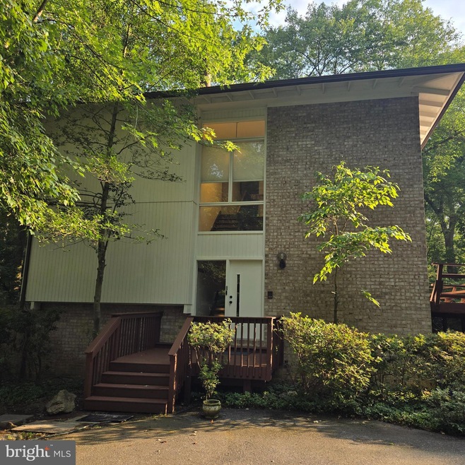 10612 Crossing Creek Rd, Potomac, MD 20854 - photo 1