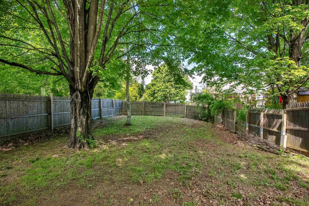 8 Broadway St, Rochester, NH 03868 - photo 1