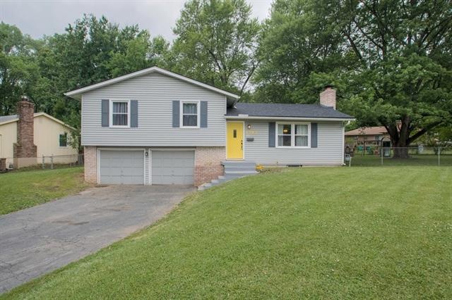 6702 Earnshaw St, Shawnee, KS 66216 - photo 1
