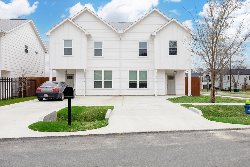 2753 Redrock St unit B, Houston, TX 77088 - photo 1