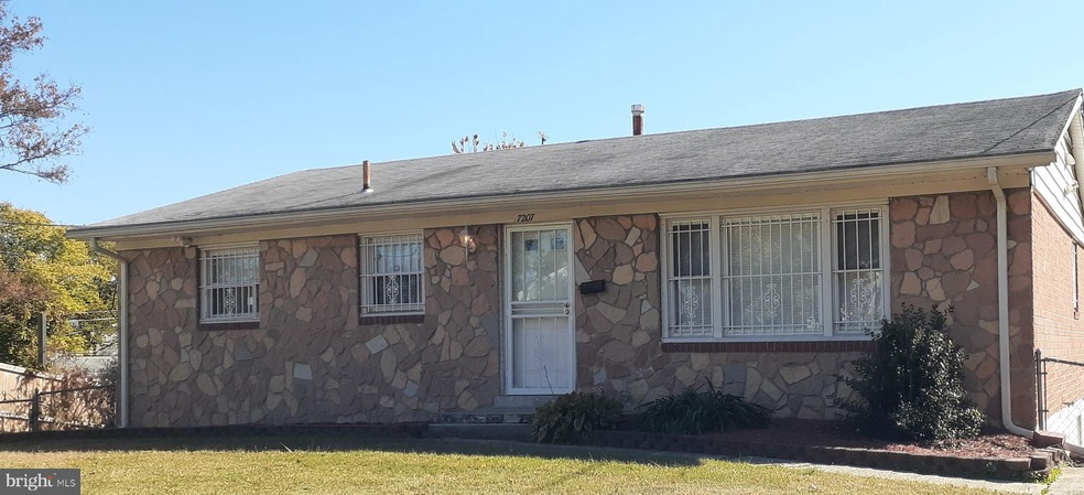 7207 Hastings Dr, Capitol Heights, MD 20743 - photo 1