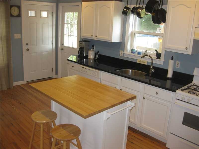 15 Hedge St, Fairhaven, MA 02719 - photo 1