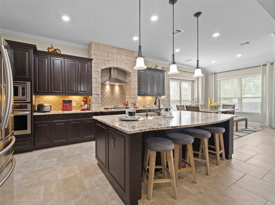 214 Spring Creek Ct, Pinehurst, TX 77362 - photo 1