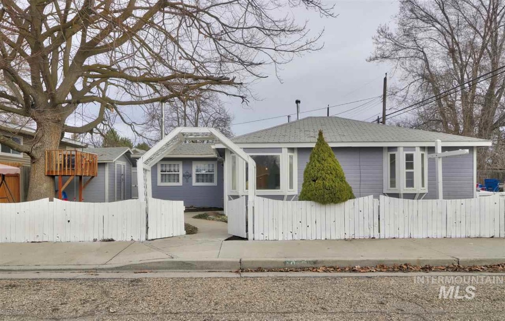 1012 E Lincoln Ave, Nampa, ID 83686 - photo 1
