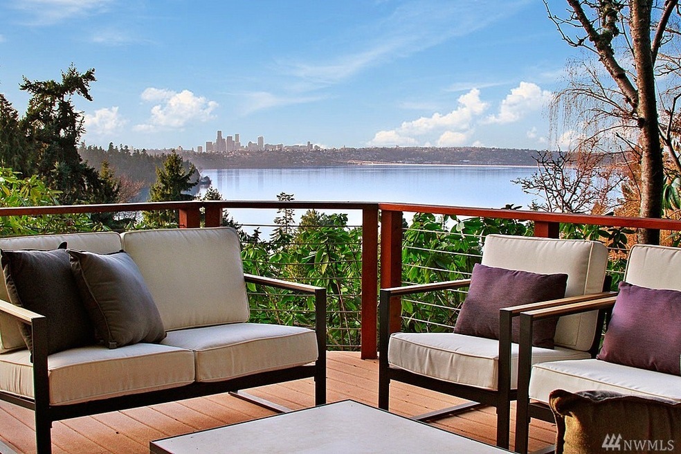 5710 W Mercer Way, Mercer Island, WA 98040 - photo 1