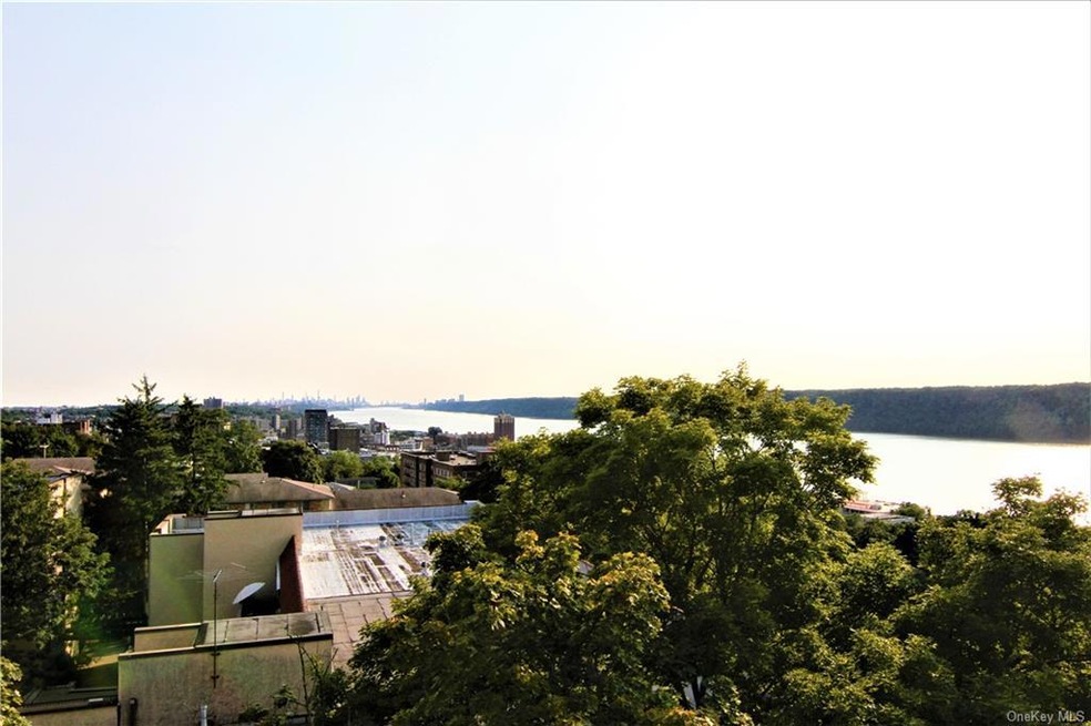 Crest Manor unit 508, Yonkers, NY 10701 - photo 1