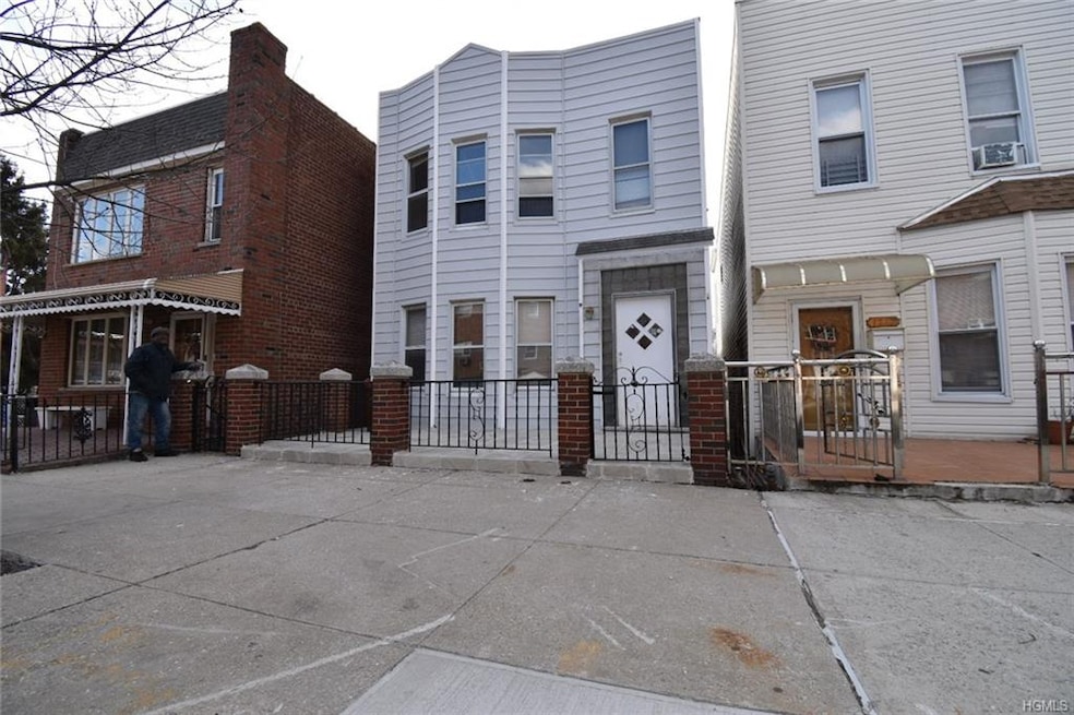 1715 Matthews Ave, Bronx, NY 10462 - photo 1