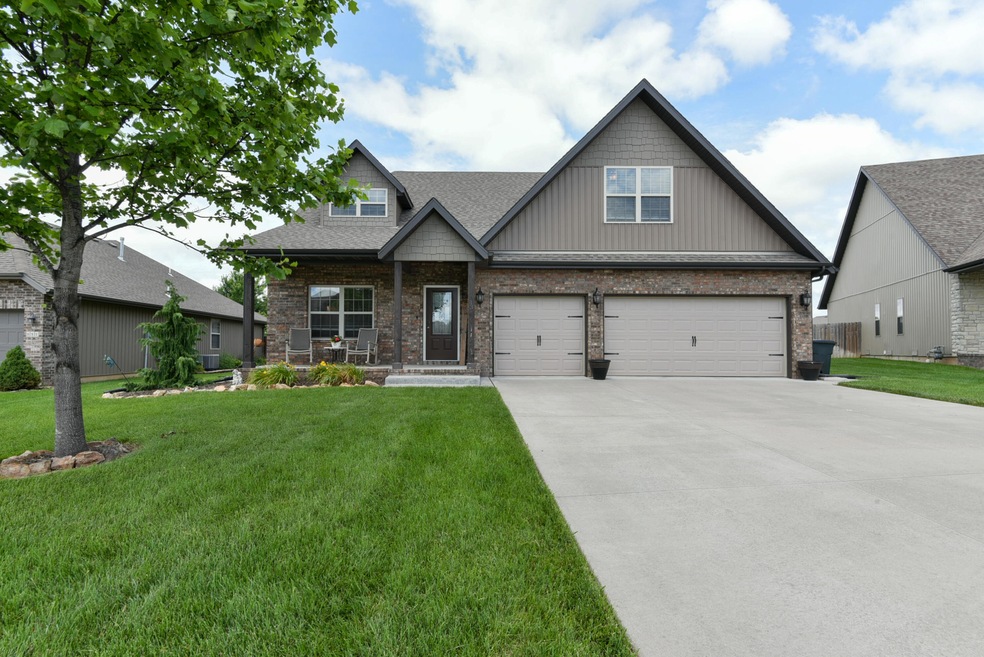 813 E Romeo Ct, Nixa, MO 65714 - photo 1