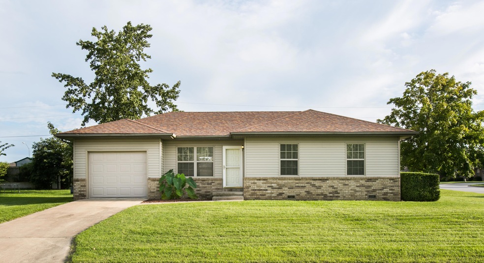 702 Scott Wayne Dr, Nixa, MO 65714 - photo 1