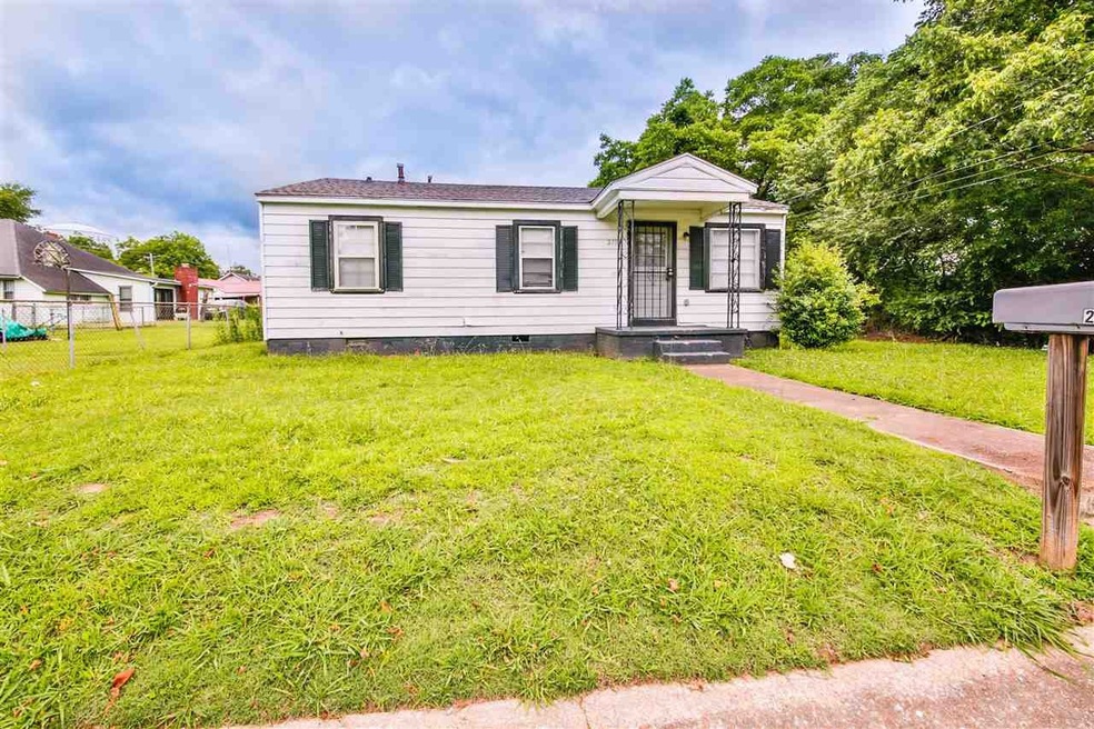 215 Lincoln St, Jackson, TN 38301 - photo 1