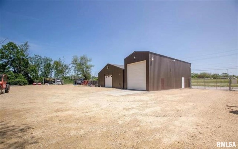 3824 N Fairmount St, Davenport, IA 52806 - photo 1