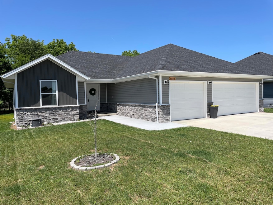 1523 E New Madrid, Republic, MO 65738 - photo 1