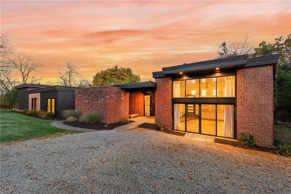 9402 Babcock Blvd, Allison Park, PA 15101 - photo 1