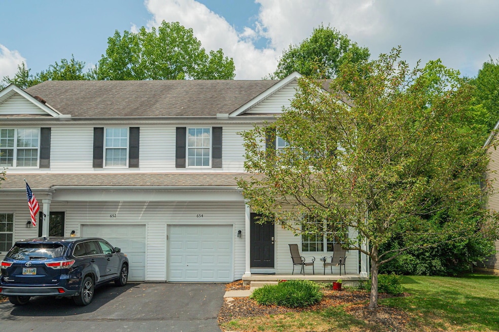 1-web-or-mls-654 Grove Cir-1