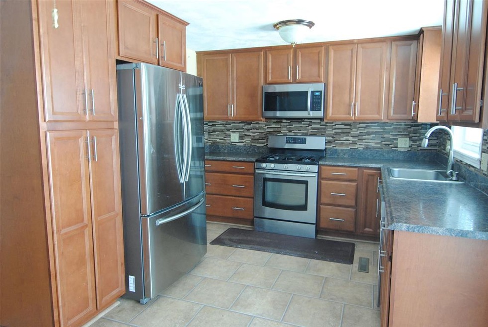 66 Hawkstead Hollow unit U57, Nashua, NH 03063 - photo 1