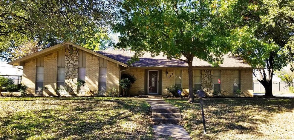 237 Cooper Dr, Hurst, TX 76053 - photo 1