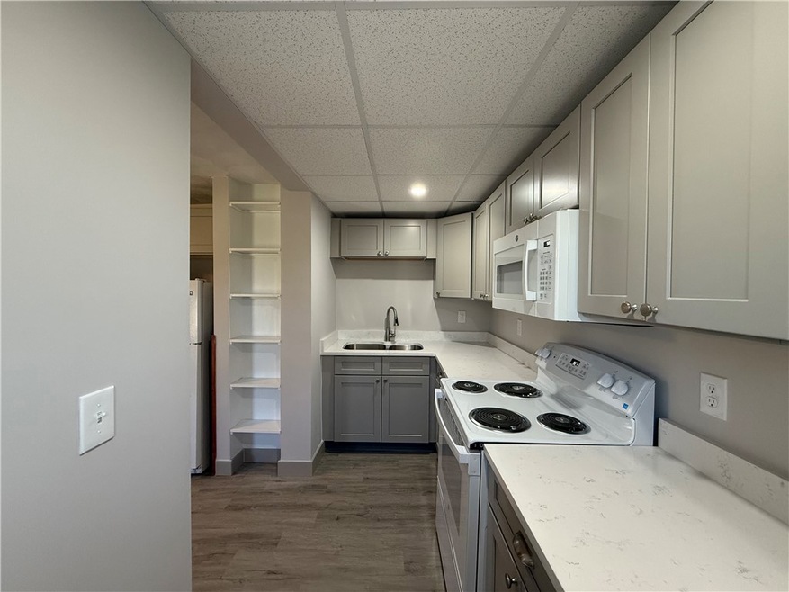 274 Waterman Ave unit 3, Smithfield, RI 02917 - photo 1