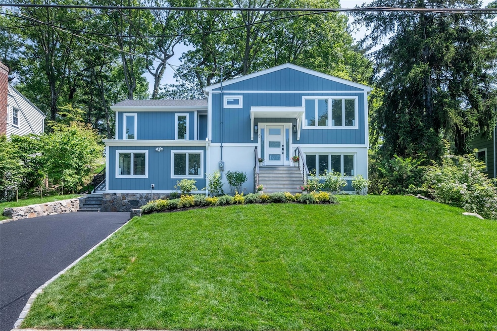 Sold $1,600,000 • Co-Listing Agent