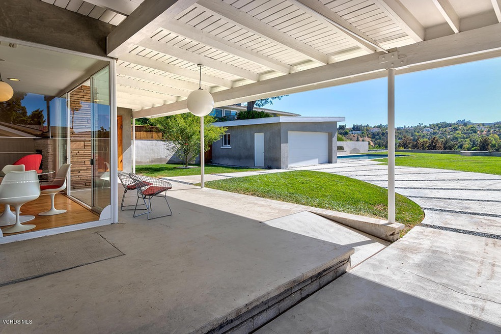 22712 Macfarlane Dr, Woodland Hills, CA 91364 - photo 1