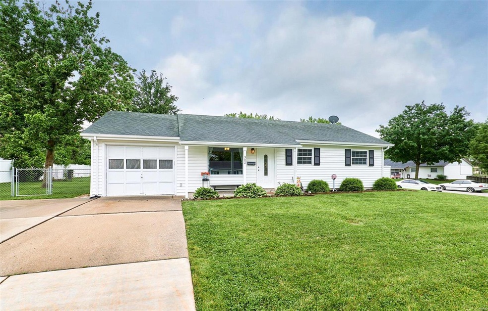 Darling ranch in sought after O'Fallon.  Beautiful