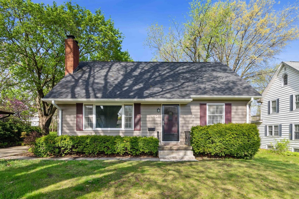 1609 Tremont St, Cedar Falls, IA 50613 - photo 1