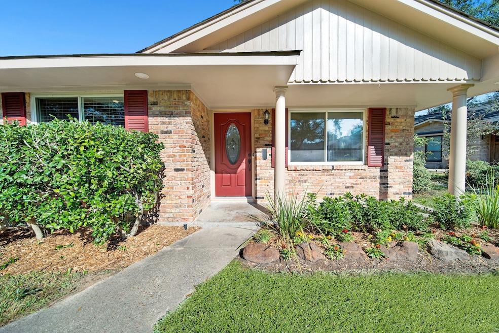 1607 Willowby Dr, Houston, TX 77008 - photo 1