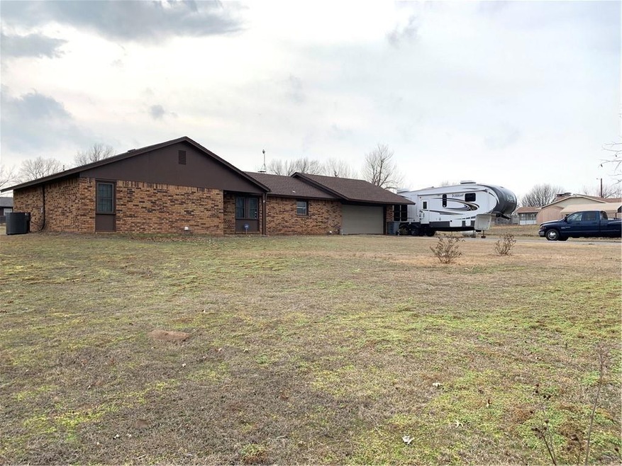 2405 Libra St, Shawnee, OK 74804 - photo 1