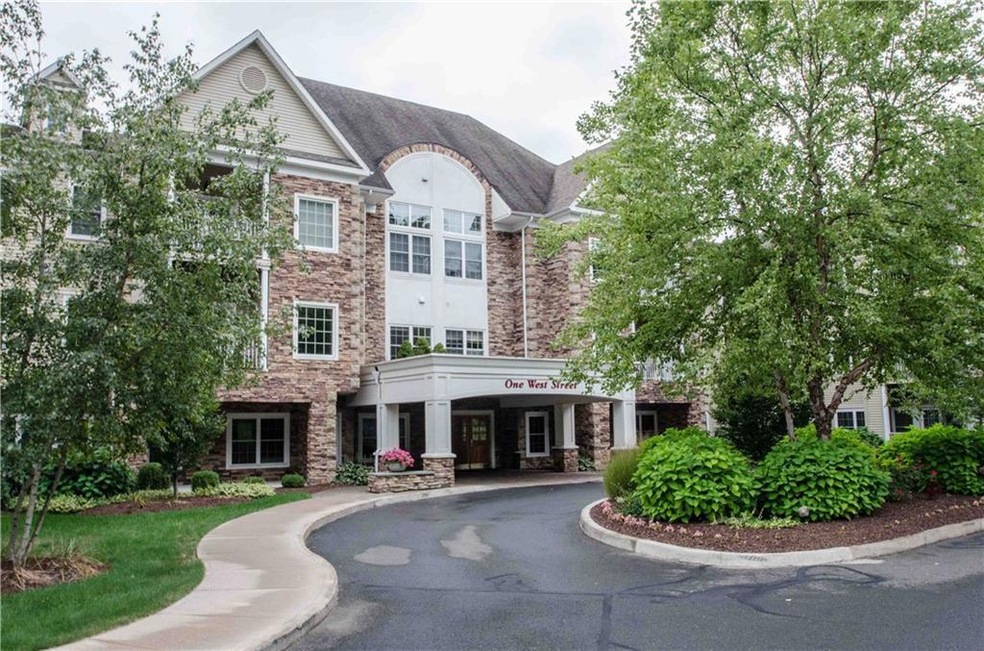 Centrally located and in walking distance to Simsb