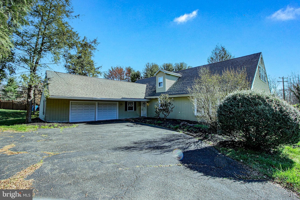 160 Woodcrest Ln, Doylestown, PA 18901 - photo 1