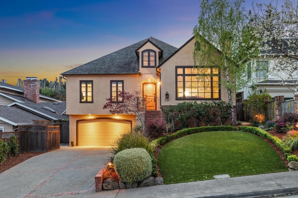 Sold $4,008,000 • Co-Listing Agent