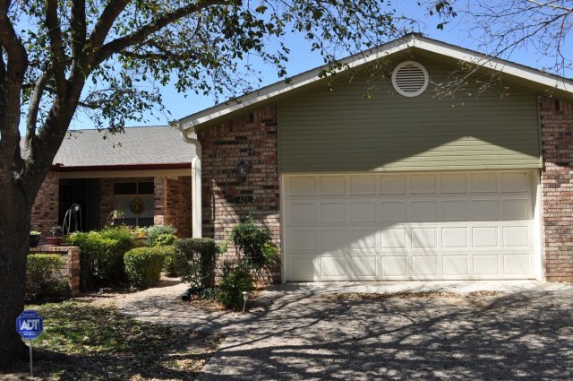 427 Summit Cir, Fredericksburg, TX 78624 - photo 1