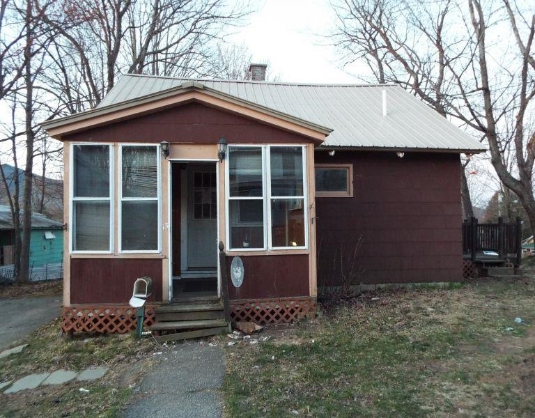 13 Fiske St, Groveton, NH 03582 - photo 1