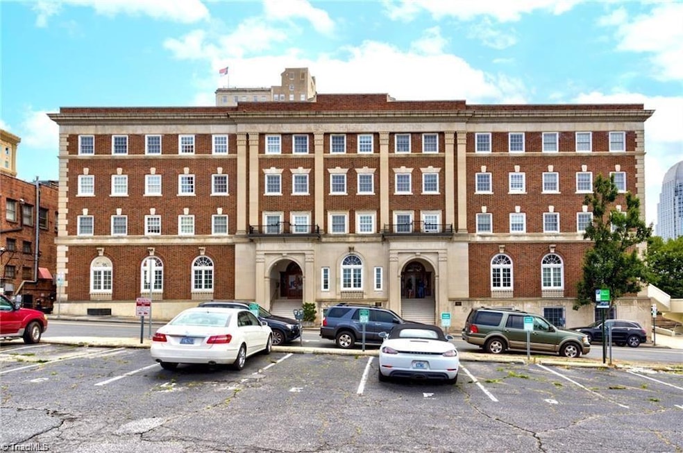 315 N Spruce St unit 408, Winston Salem, NC 27101 - photo 1