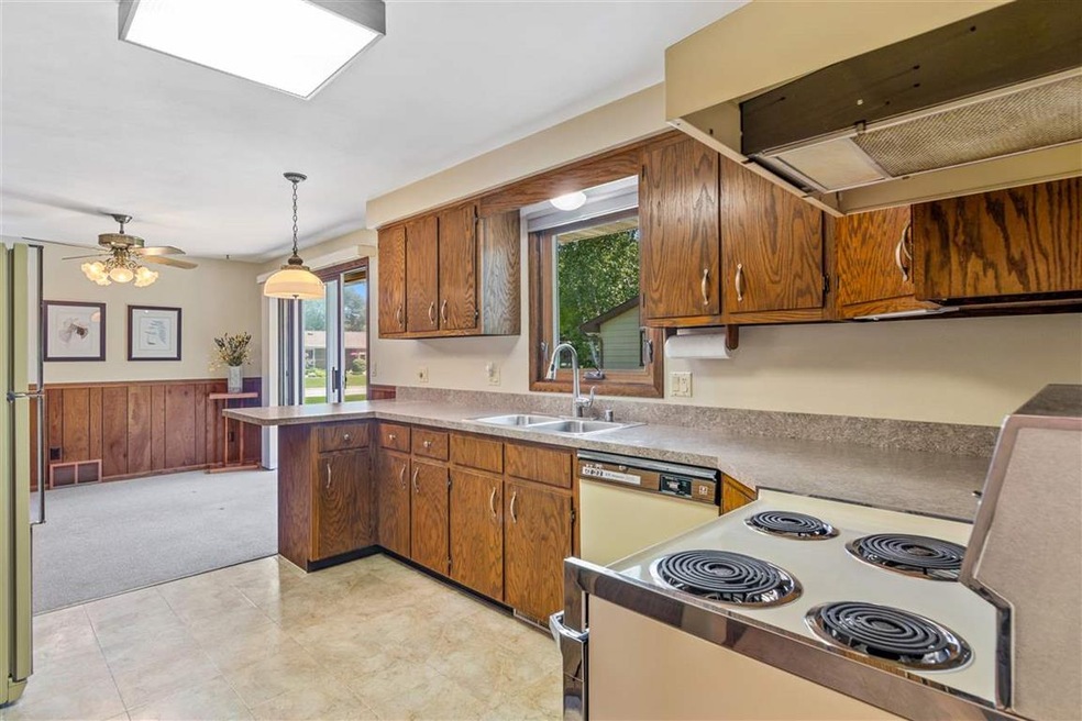 1928 N Perkins St, Appleton, WI 54914 - photo 1