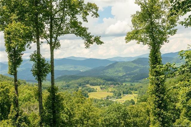 300 Creekside Way unit B-302, Burnsville, NC 28714 - photo 1