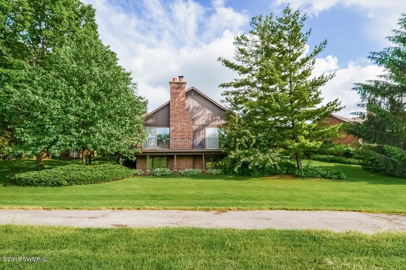 026-Rear_View-1037003-mls