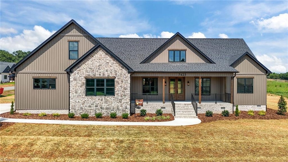 Under Contract $699,900