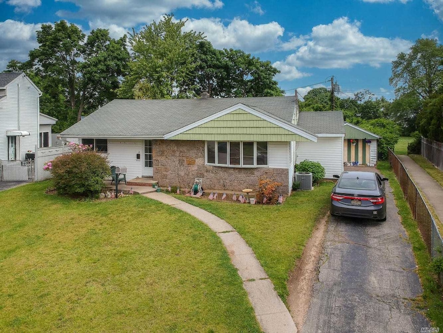 12 Dennis Ln, Bethpage, NY 11714 - photo 1