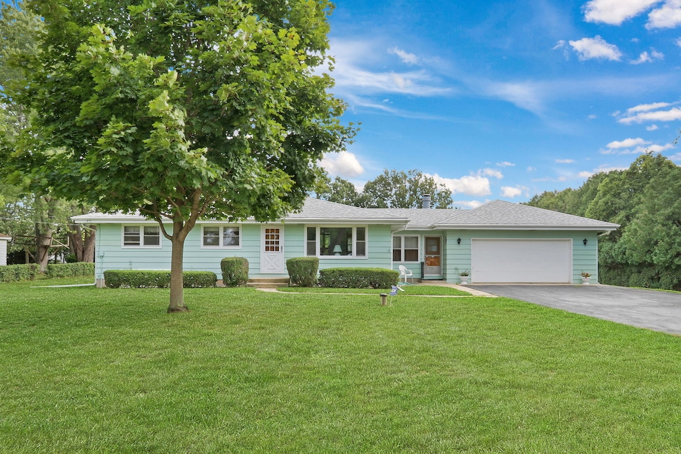 36847 N Delany Rd, Gurnee, IL 60031 - photo 1